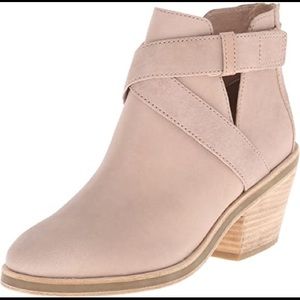 Eileen Fisher beige Derby boots